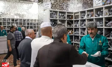 حال و هوای کفشداری‌های حرم مطهر رضوی