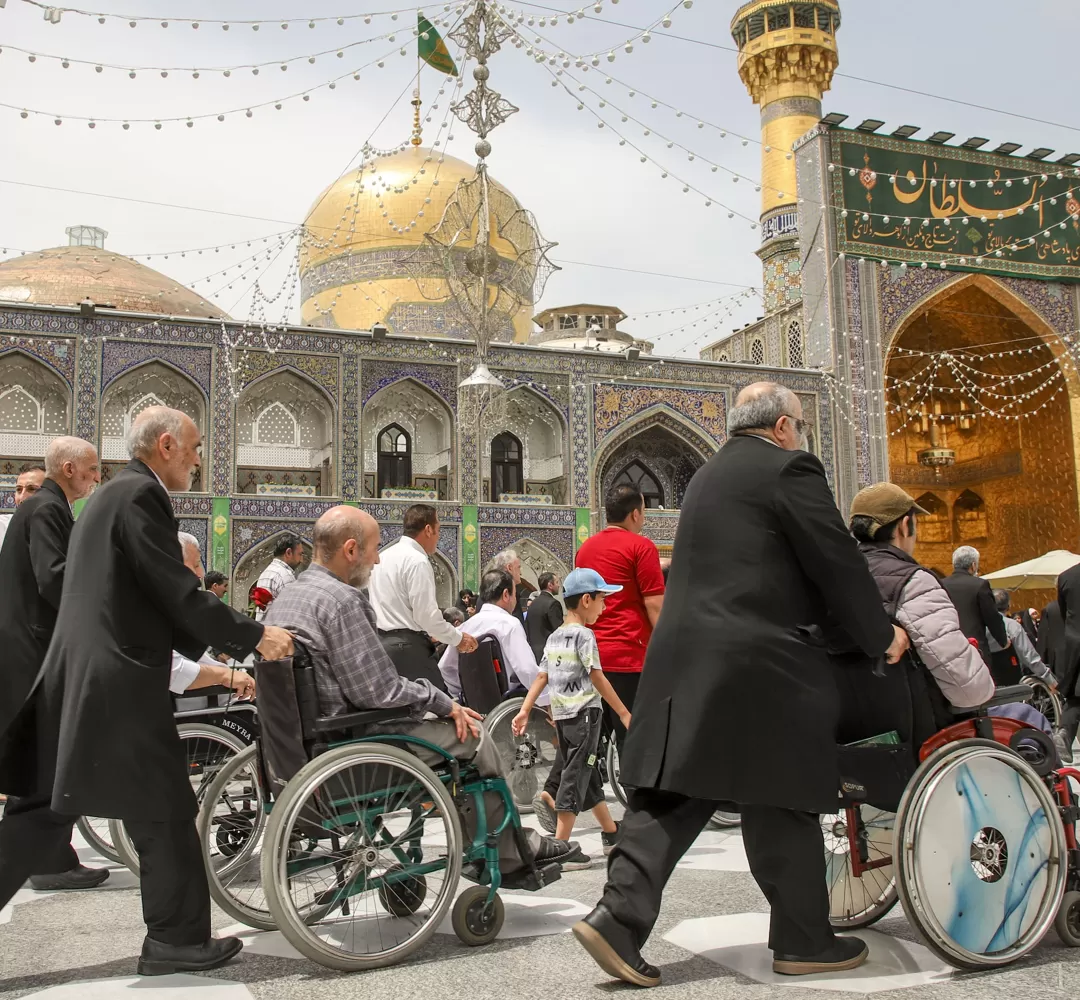 تشرف جانبازان ۷۰ درصد به حرم مطهر رضوی