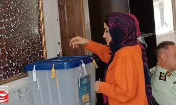 حضور مردم کاشمر در ساعات اولیه رأی‌گیری