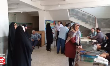 حضور مردم کاشمر در ساعات اولیه رأی‌گیری