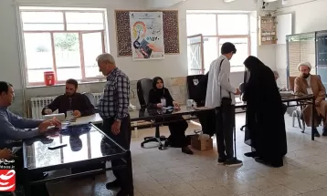 حضور مردم کاشمر در ساعات اولیه رأی‌گیری