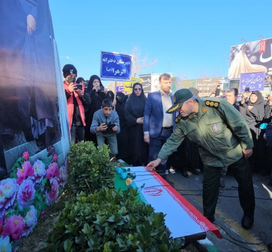 گلباران تمثال امام راحل در کاشمر