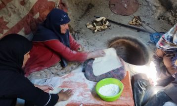 پخت ۱۵ هزار نان توسط بانوان حصار زبرخان