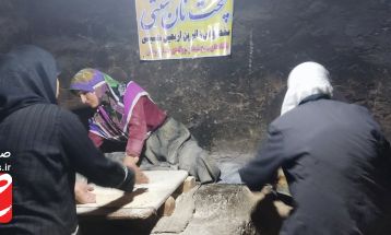 پخت ۱۵ هزار نان توسط بانوان حصار زبرخان