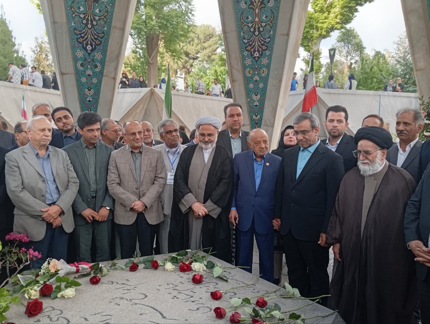 گلباران آرامگاه خیام نیشابوری