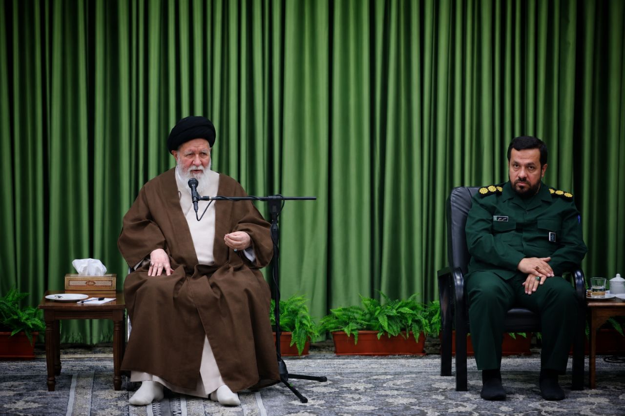 در آموزش‌ها با جوانان رفاقت کنید