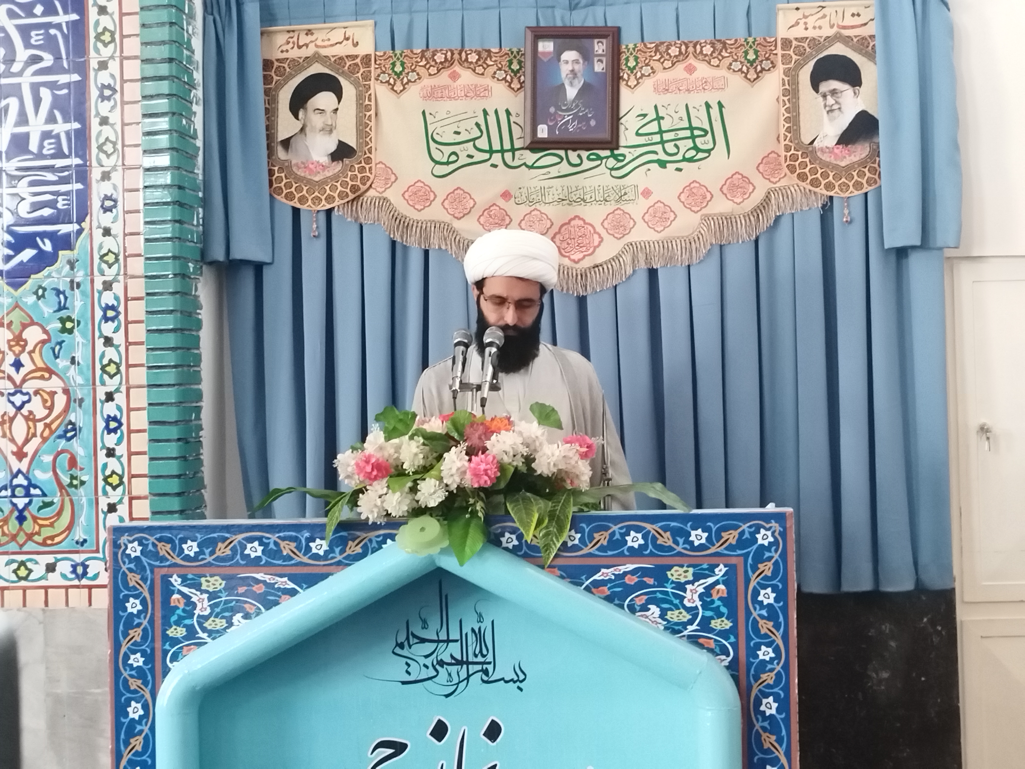 جوانان مسیر سیاست و انقلاب را هدایت می‌کنند