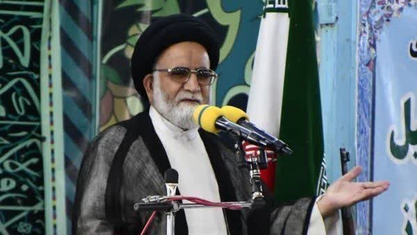 یک ذره عقب‌نشینی از خونخواهی امام شهید نداریم