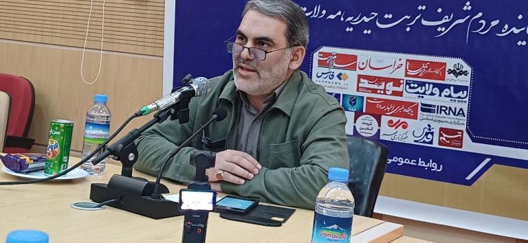 دشمن می‌خواهد مردم احساس شکست کنند