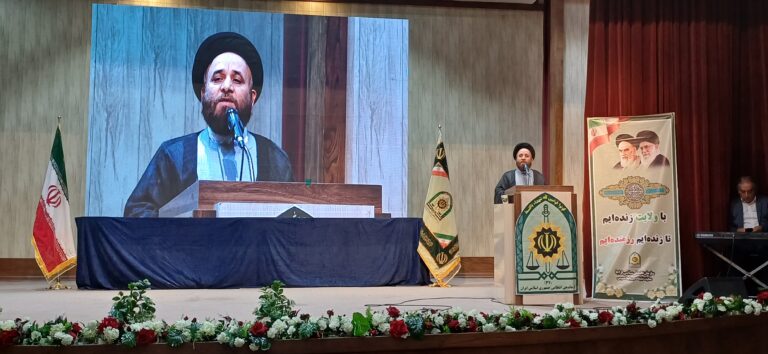 مسئولان باید در کنار مردم باشند