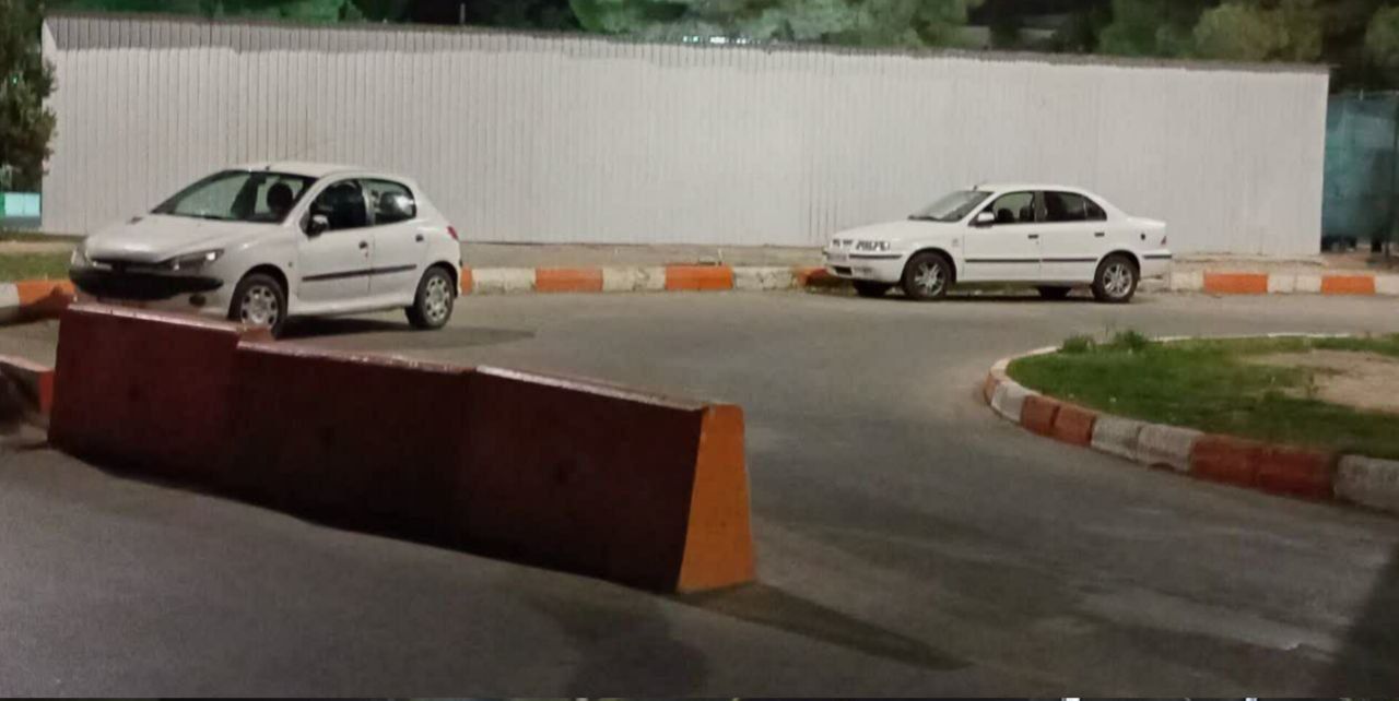سازه نازیبا در بلوار ولی‌عصر تربت‌حیدریه جمع‌آوری می‌شود