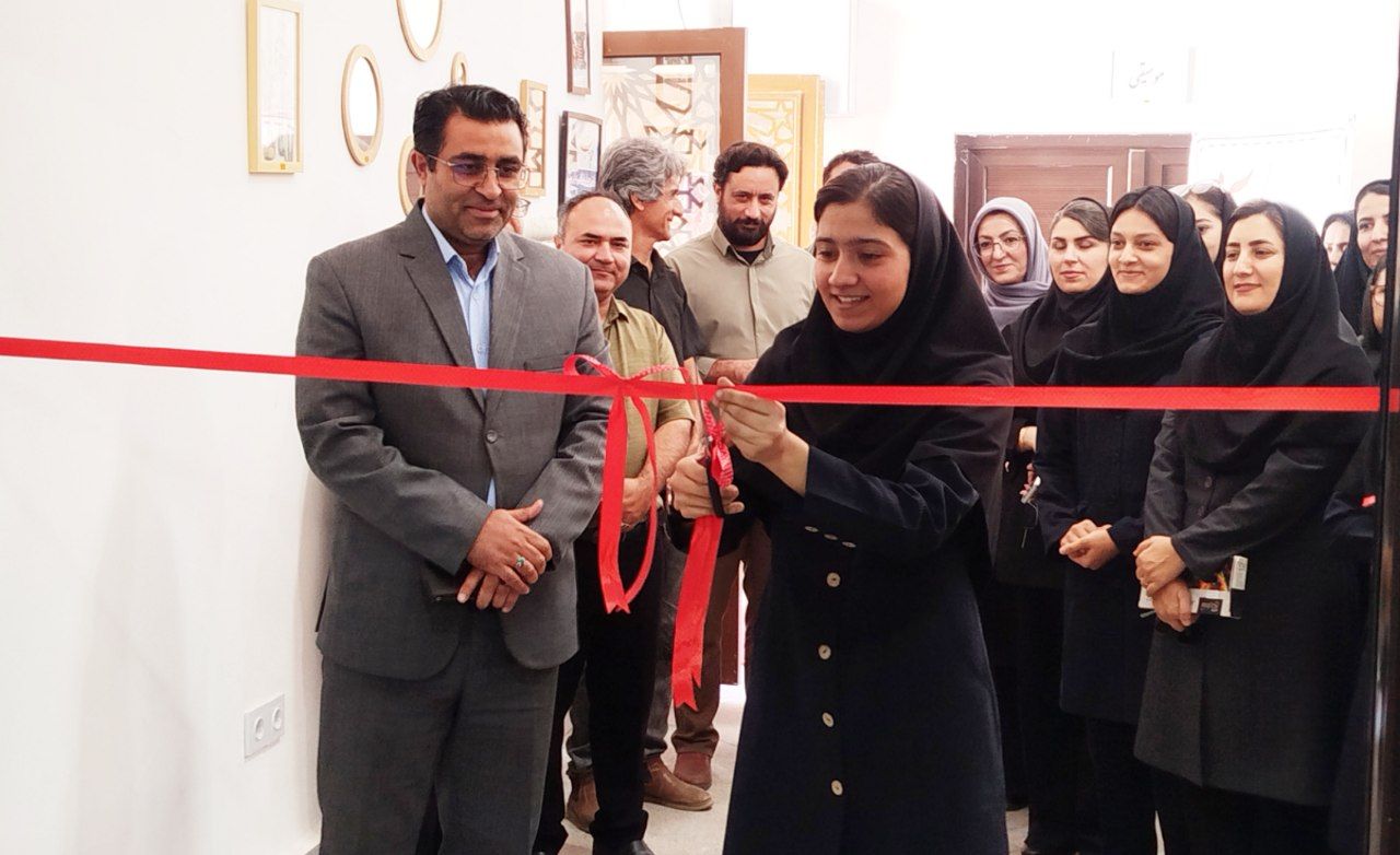 افتتاح نمایشگاه گروهی هنرمندان هنرهای تجسمی در بردسکن