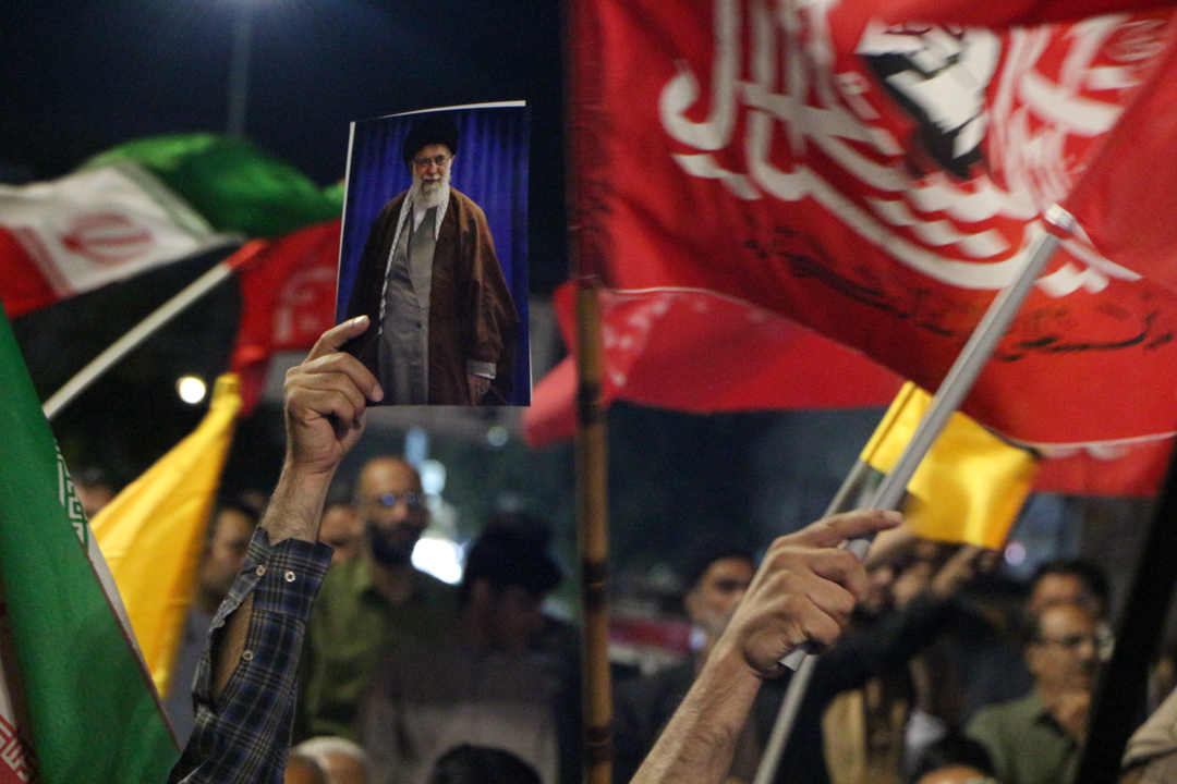 هم‌اکنون؛ زنجیره انسانی مشهدی‌ها