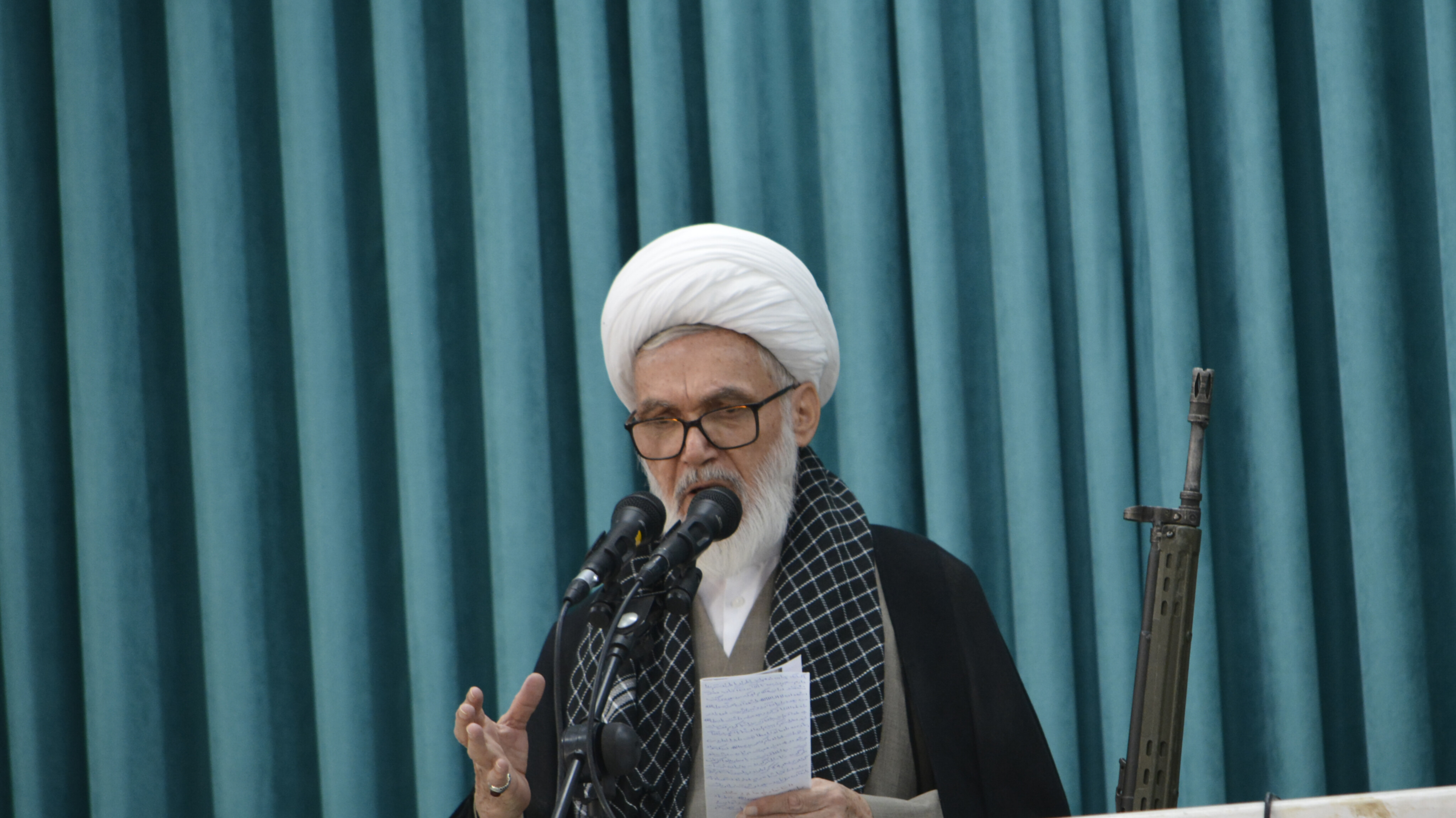 هدف دشمن از مذاکره، تسلیم ایران است