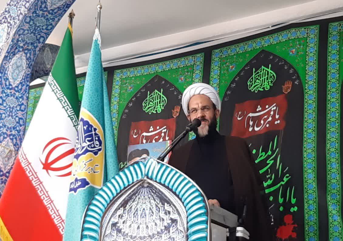 منافقین به دنبال خالی‌شدن جامعه اسلامی از روحیه مقاومت است