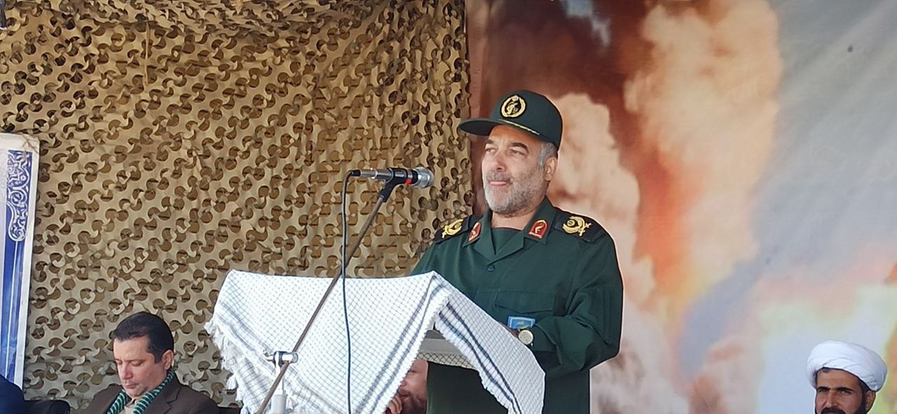 امروز دشمن در جنگ شناختی و ترکیبی به دنبال فتح باورهای اعتقادی است