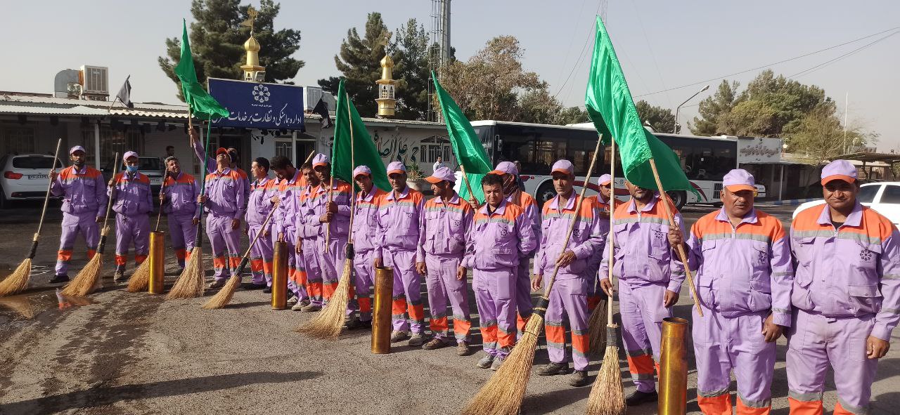 پاکسازی مسبر پیاده روی زائران حضرت رضا علیه السلام توسط ۳۰ پاکبان