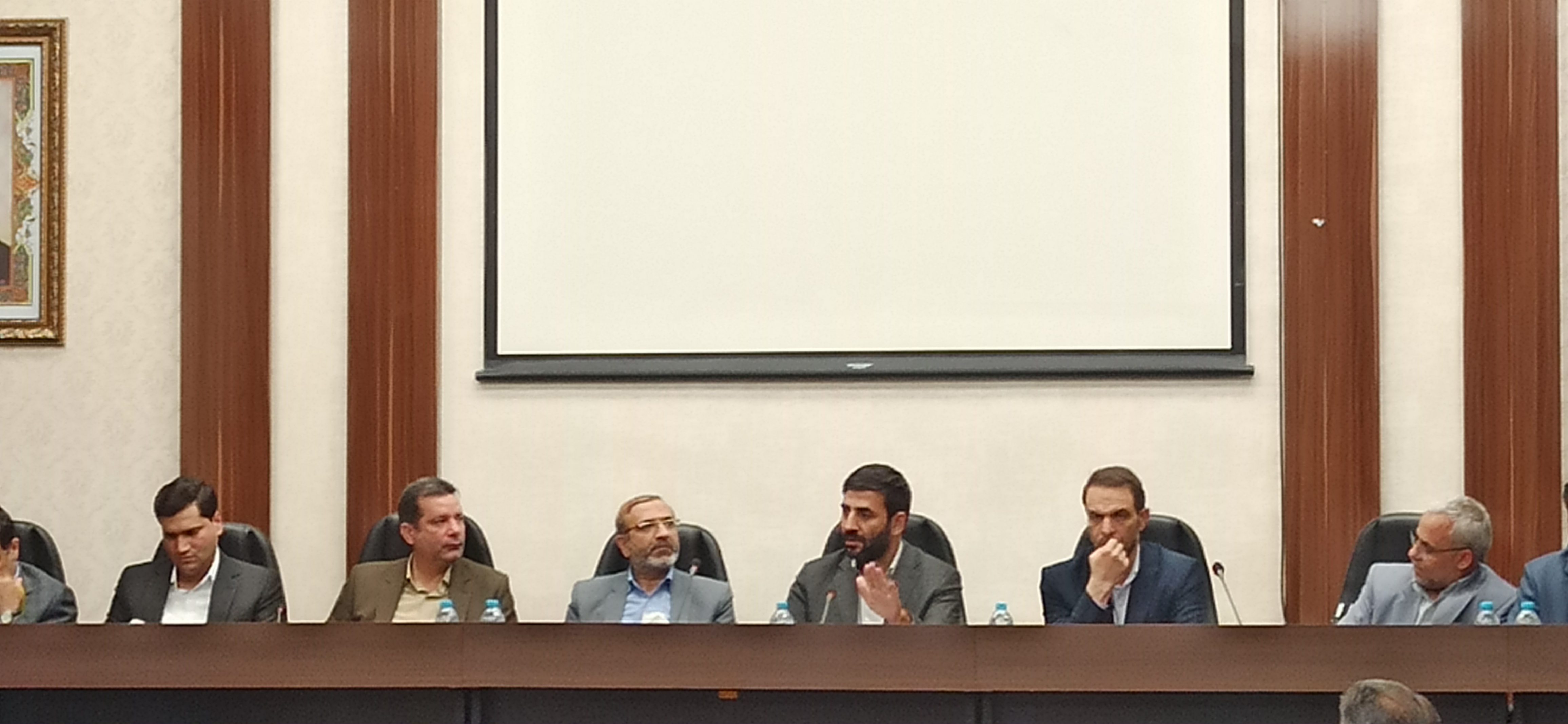 اصناف و بازاریان افسران خط مقدم جنگ اقتصادی هستند