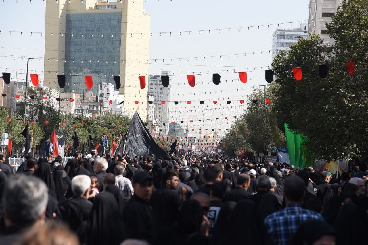 مراسم پیاده‌روی جاماندگان اربعین حسینی در مشهد برگزار شد
