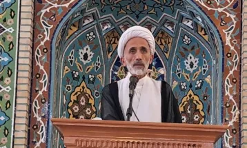 تمام حق در مقابل دنیای باطل ایستاده است