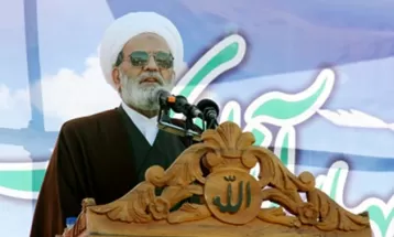 مردم با وجود مشکلات پشتیبان انقلاب هستند