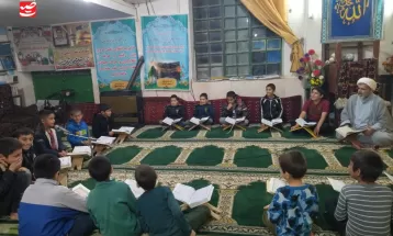 جزء‌ خوانی قرآن و افطاری ساده در سرخس