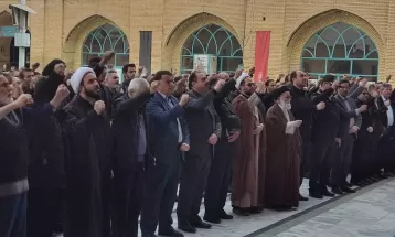 نمازگزاران مسجد جامع نیشابور تجمع کردند