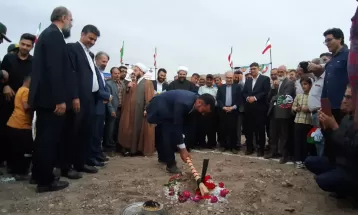 کلنگ‌زنی نخستین نیروگاه خورشیدی مردمی کشور در خلیل‌آباد