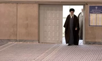رهبر انقلاب رای خود را به صندوق انداختند