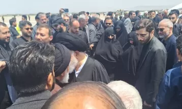 خانواده شهید آیت‌الله رییسی وارد فرودگاه مشهد شدند