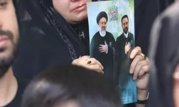 تشییع پیکر خادم‌الرضا بر دوش همشهریانش