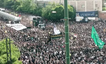 طنین مرگ بر اسرائیل در حرم مطهر رضوی