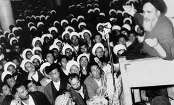 روحانیت نقش مؤثری در مبارزات انقلاب داشتند