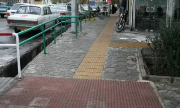 نارضایتی معلولان از عدم اجرای مناسب‌سازی معابر