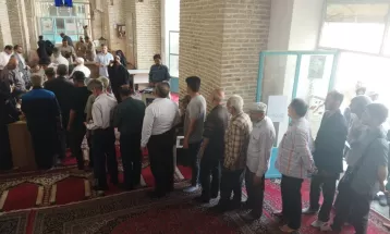 حضور مردم نیشابور در اولین ساعات رای گیری