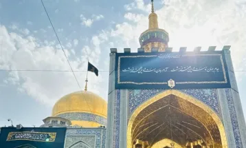 غبار سیاحت بر نگین زیارت