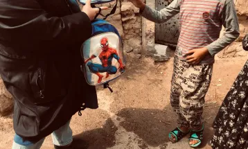 اهداء ۴۷ بسته لوازم‌التحریر به دانش‌آموزان نیازمند قوچانی