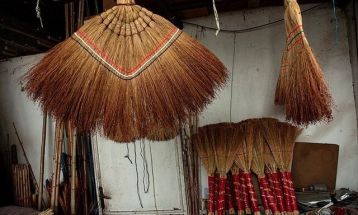 جاروبافی پیشه‌ای کهن در خراسان رضوی