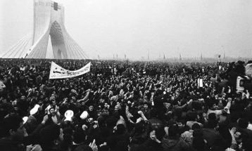 تبیین دستاوردهای انقلاب راه مقابله با سیاه‌نمایی دشمنان