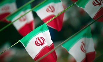 جمهوری اسلامی دین و دنیا به ما می‌دهد
