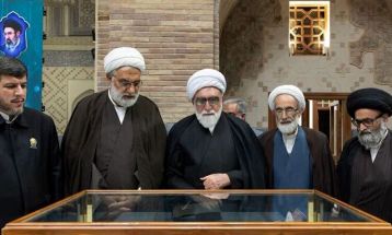 رونمایی از قرآن نفیس اهدایی رهبر شهید
