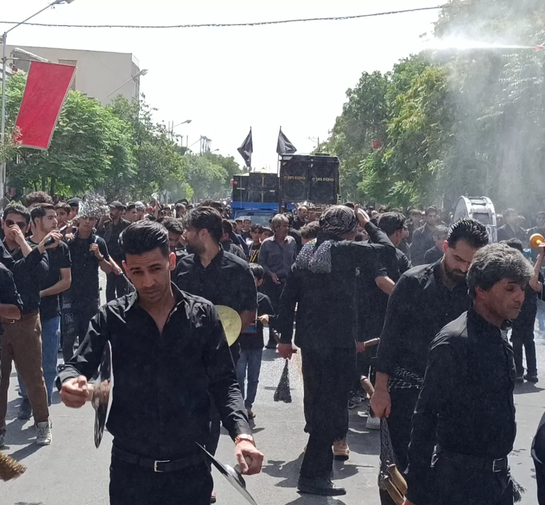 حضور عزاداران حسینی در خیابان‌های تربت‌حیدریه